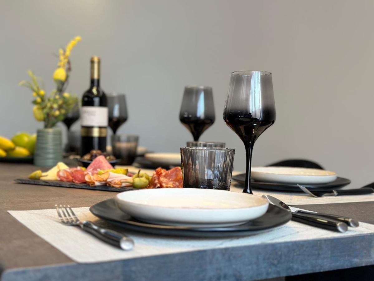 Seaside Deluxe Apartment Ialysos  Ngoại thất bức ảnh