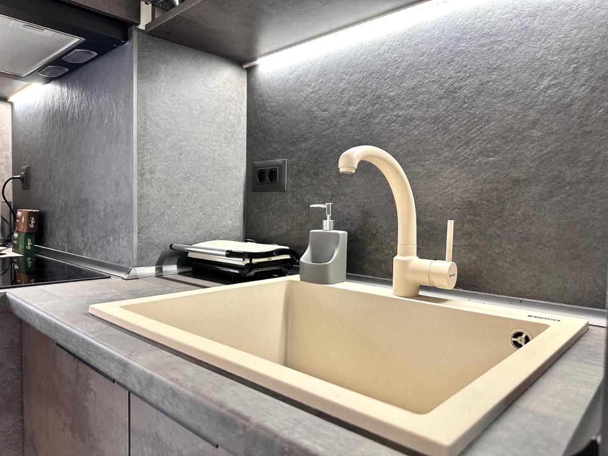 Seaside Deluxe Apartment Ialysos  Ngoại thất bức ảnh