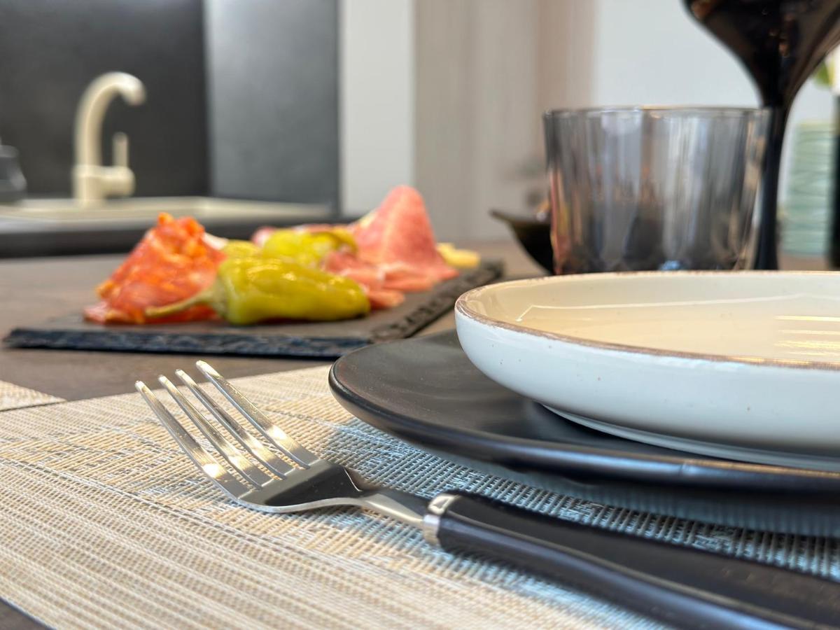 Seaside Deluxe Apartment Ialysos  Ngoại thất bức ảnh